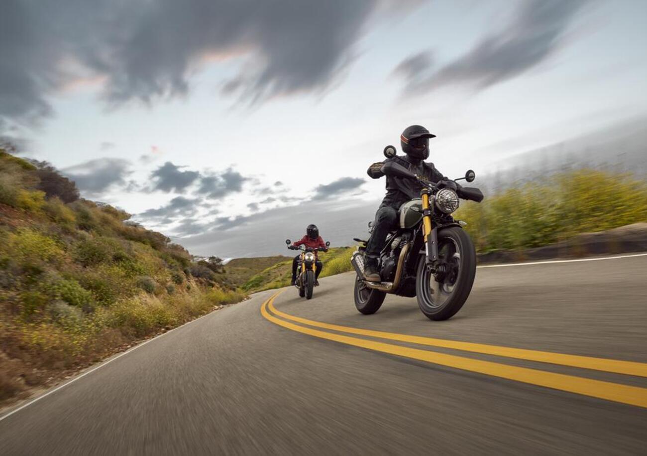Se cambiare vita &egrave; un classico, farlo bene &egrave; un&#039;arte per pochi: abbiamo trovato la strada sulle Triumph Speed 400 e Scrambler 400 X