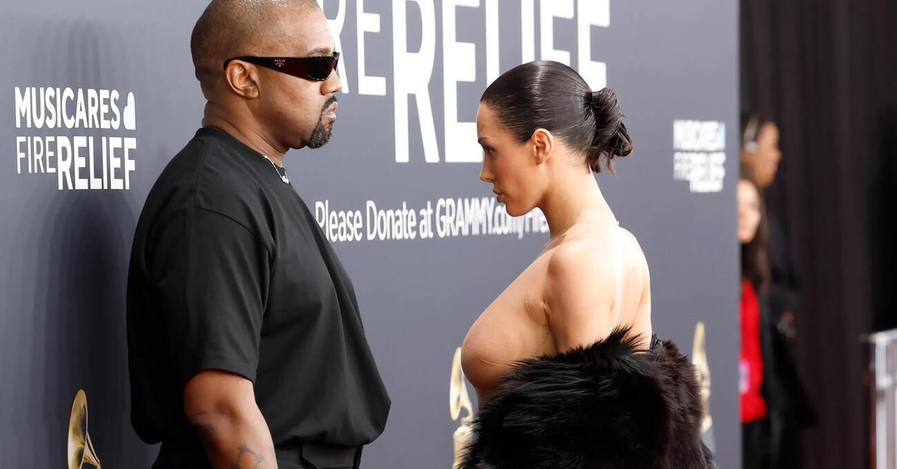 Bianca Censori, Kanye West ha copiato la canzone &ldquo;tossica&rdquo; in WW3 da un vecchio pezzo per Kim Kardashian? Intanto Ye viene paparazzato (da solo) a Tokyo