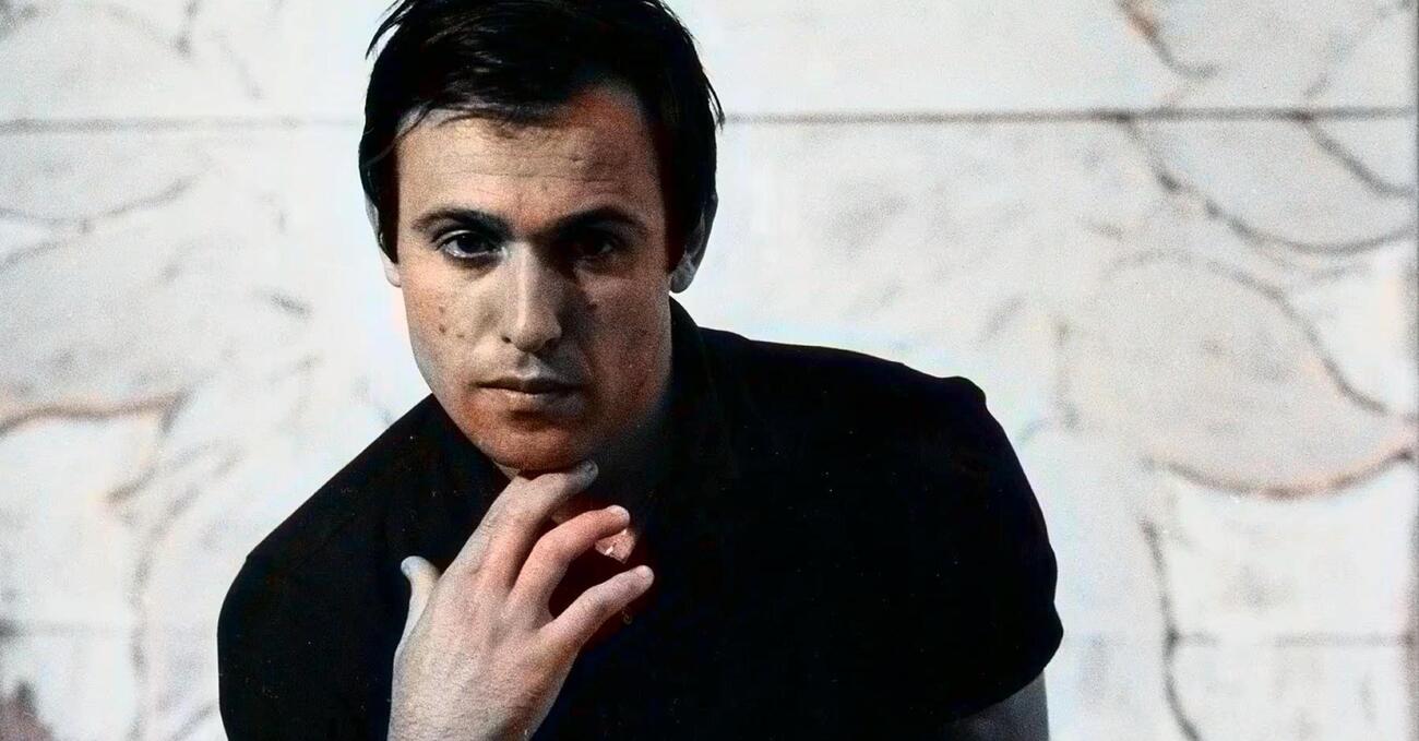 Fulvio Abbate legge e distrugge &ldquo;Vite nell&rsquo;oro e nel blu&rdquo; di Andrea Pomella (Einaudi): com&rsquo;&egrave;? Un pessimo libro su Schifano (suo amico): ci faranno un film con Marinelli, Claudio Borghi e Deva Cassel? Ma Mario era altro&hellip;