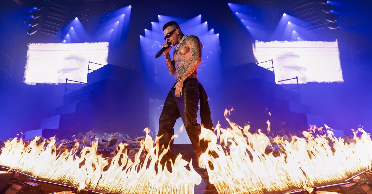 Siamo andati al concerto di Sfera Ebbasta a Milano, ma com&rsquo;&egrave; stato? Il trap king di Cinisello &egrave; il modello da seguire (o da stravolgere). E su Paky, Tedua e Shiva (&egrave; free)...