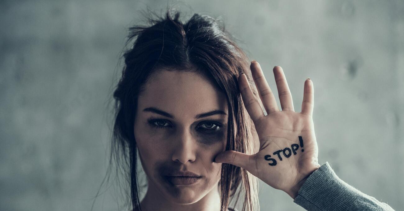 Ma cos&#039;&egrave; il nuovo trend &ldquo;menomale che il mio fidanzato non &egrave; femminicida&rdquo;? &Egrave; virale su TikTok dopo la sentenza Turetta sull&#039;omicidio Cecchettin: Ecco la nuova follia che spopola sui social...