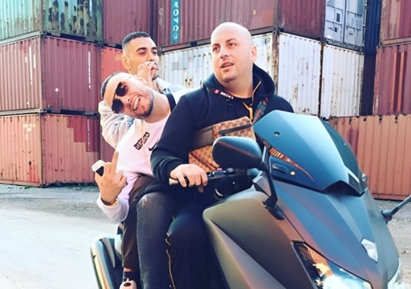 Ma avete visto Parola di Cash, il nuovo podcast di Ale Cash con Eman Rus? Le prime due puntate sono una bomba: Emi lo Zio e chef Matteo Fronduti. Furti di biciclette, storia del rap, la vera carbonara americana, rutti collettivi e&hellip;