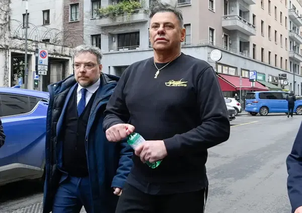 Lacerenza, alla finestra dai domiciliari, rischia l'arresto? Taormina: "Lo dice la legge". Filippo Champagne: "Dittatura...". E la fidanzata Clotilde Conca Bonizzoni: "Sta scrivendo un libro che chiama..."