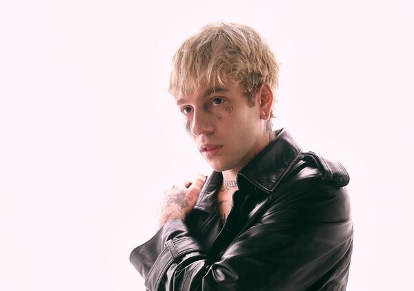 Chiello e il nuovo album Scarabocchi: &ldquo;Mi sento lontanissimo dalla trap&rdquo;. E il brano con Achille Lauro e Morgan? &quot;Non so se uscir&agrave; mai&rdquo;. E sui cantautori, Rose Villain e il tour nei club...