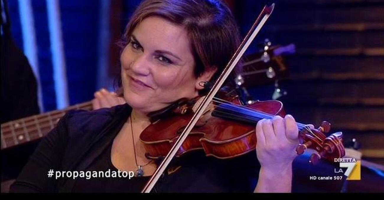 &Egrave; morta Valentina Del Re, la violinista rock di Propaganda Live, che suonava per chi non aveva voce. In lutto il programma di La7...
