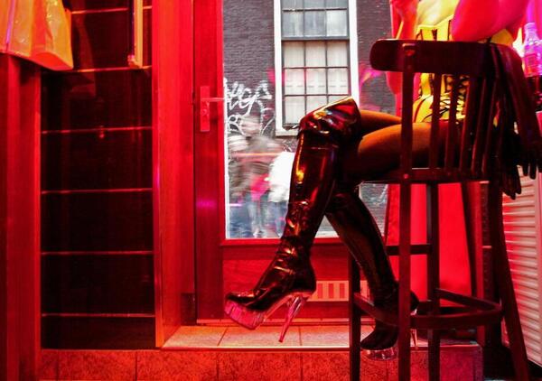 Codice Ateco per le sex worker? Efe Bal: &quot;Lo Stato diventa il pappone pi&ugrave; grande della storia&quot;. Clizia De Rossi: &ldquo;Modo elegante per riempirsi le tasche, perch&eacute;...&rdquo;
