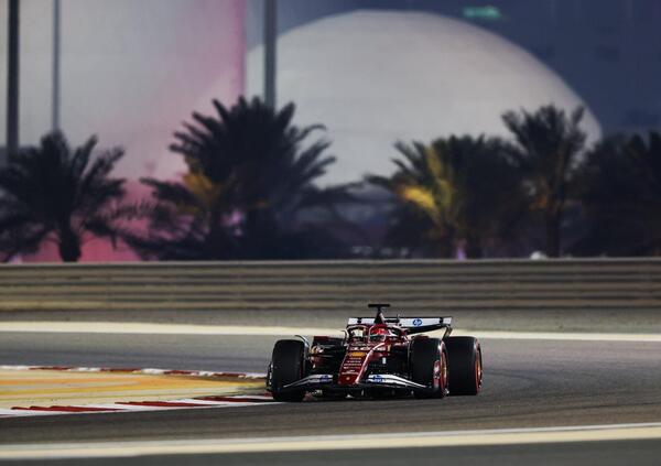 Ferrari, anche in Bahrein vinciamo da un&rsquo;altra parte e Charles Leclerc ci va gi&ugrave; pesante. Lewis Hamilton invece&hellip;