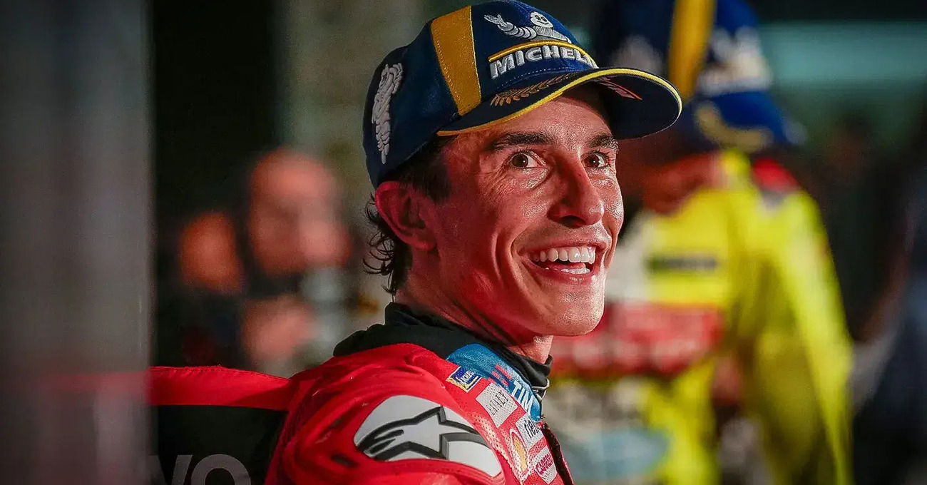 Nel tragico sabato di Pecco Bagnaia, Marc Marquez ringhia e se la ride davanti a Alex e Franco Morbidelli (e Valentino Rossi)