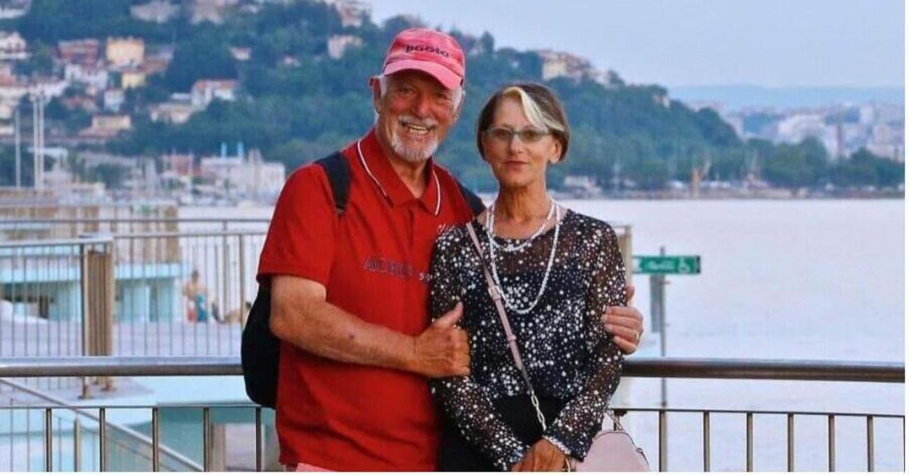 Omicidio Liliana Resinovich, sequestrati coltelli e cesoie a Sebastiano Visintin, ora indagato: &ldquo;Sono tranquillo, vado in bici e faccio la sauna&rdquo;. Il motivo? &ldquo;Un&rsquo;impronta guantata&rdquo;. E Claudio Sterpin esulta: &ldquo;Finalmente!&rdquo;