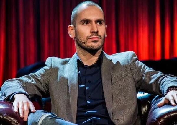 CLAMOROSO! Omicidio Chiara Poggi, le intercettazioni di Andrea Sempio su Giallo: &ldquo;A chi mi ha fatto girare le balle devo dare una coltellata&hellip;&rdquo;. E &ldquo;il coltello regalato&rdquo; e le parole del padre: &ldquo;Ti aiuteremo...&rdquo; 