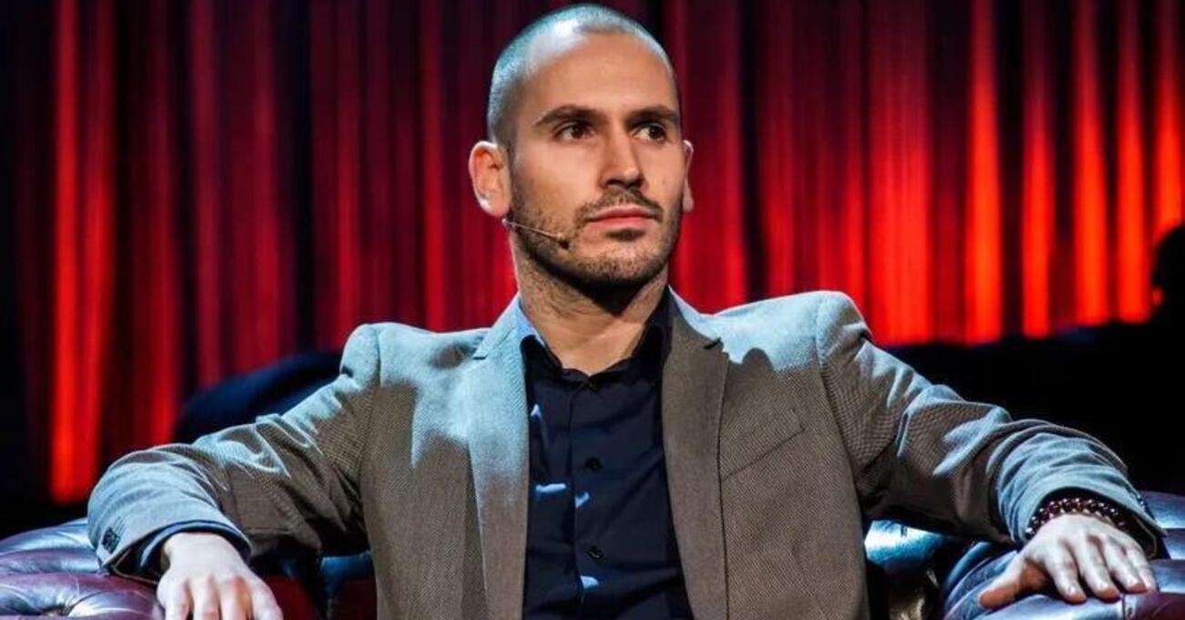 CLAMOROSO! Omicidio Chiara Poggi, le intercettazioni di Andrea Sempio su Giallo: &ldquo;A chi mi ha fatto girare le balle devo dare una coltellata&hellip;&rdquo;. E &ldquo;il coltello regalato&rdquo; e le parole del padre: &ldquo;Ti aiuteremo...&rdquo; 