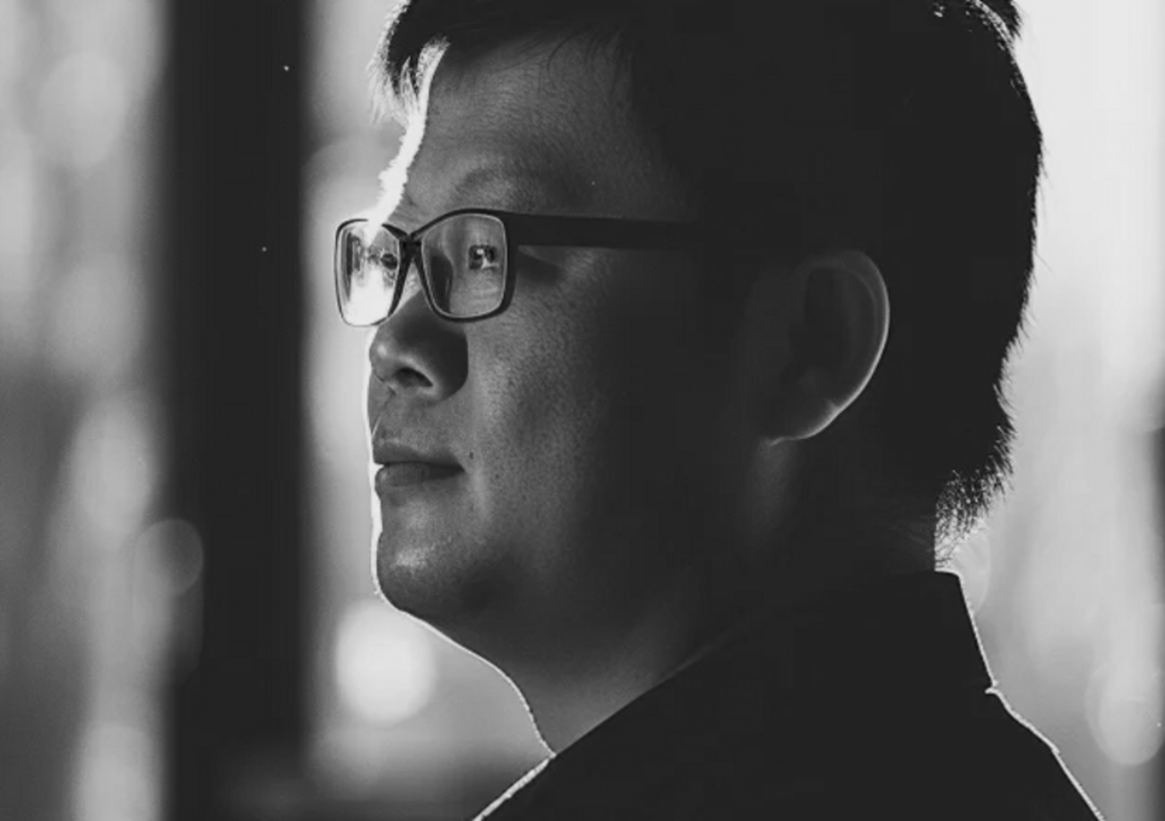Abbiamo letto &ldquo;Ipnocrazia&rdquo; di Jianwei Xun (Tlon): com&rsquo;&egrave;? Ecco come Musk e Trump ci tengono in ipnosi (e l&rsquo;unica resistenza intellettuale &egrave; il &ldquo;lucidismo&rdquo;) 