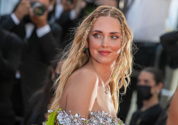Chiara Ferragni e Tronchetti Provera tornano insieme? &quot;Chi&quot; parla di &quot;tempesta d&#039;amore&quot;. A parte il gossip,  l&#039;attico dell&#039;influencer costa 25 milioni? No! Ma ecco perch&eacute; sarebbe &quot;invendibile&quot; lo stesso