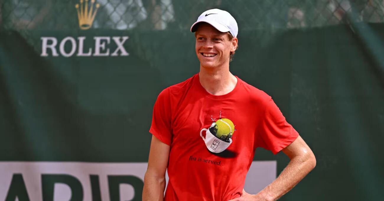 Si, Sinner &egrave; tornato, ma Alcaraz lo ha gi&agrave; sfidato: ecco cosa ha in mente. Intanto Jannik a Montecarlo si allena (in palestra?) con Vagnozzi e Cahill. Ma chi ha scelto tra Berrettini e Musetti?