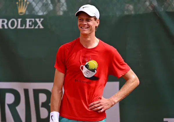 Si, Sinner &egrave; tornato, ma Alcaraz lo ha gi&agrave; sfidato: ecco cosa ha in mente. Intanto Jannik a Montecarlo si allena (in palestra?) con Vagnozzi e Cahill. Ma chi ha scelto tra Berrettini e Musetti?