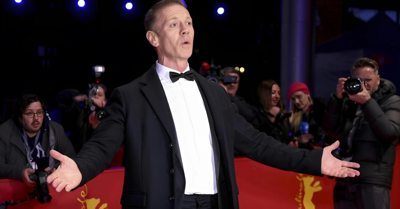 Ma davvero Rocco Siffredi &egrave; accusato di violenza sessuale? E perch&eacute;. Le attrici a Le Iene: &ldquo;Uno stupro, continuava a sputarmi addosso&rdquo;, &ldquo;Mi ha detto che se non volevo farlo anale gli avrei dovuto urinare addosso e&hellip;&rdquo;