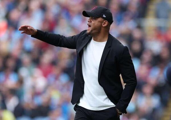 Ok, ma come caz*o si veste Vincent Kompany? &Egrave; il primo allenatore a vestirsi come un rapper: ecco i suoi brand. E stasera &egrave; a San Siro per i quarti di Champions contro l&#039;Inter