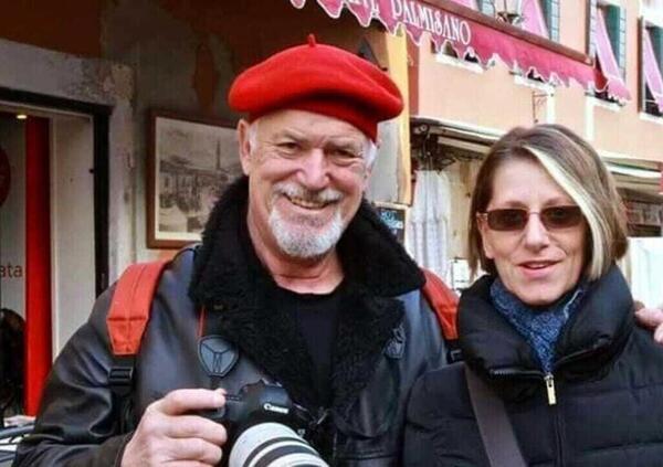 A Chi l&rsquo;ha visto? l&rsquo;omicidio di Liliana Resinovich, spunta IL VIDEO CHE POTREBBE INCASTRARE il marito Sebastiano: &egrave; Visintin l&rsquo;uomo con la coppola che cammina vicino al boschetto dove &egrave; stato ritrovato il corpo? 