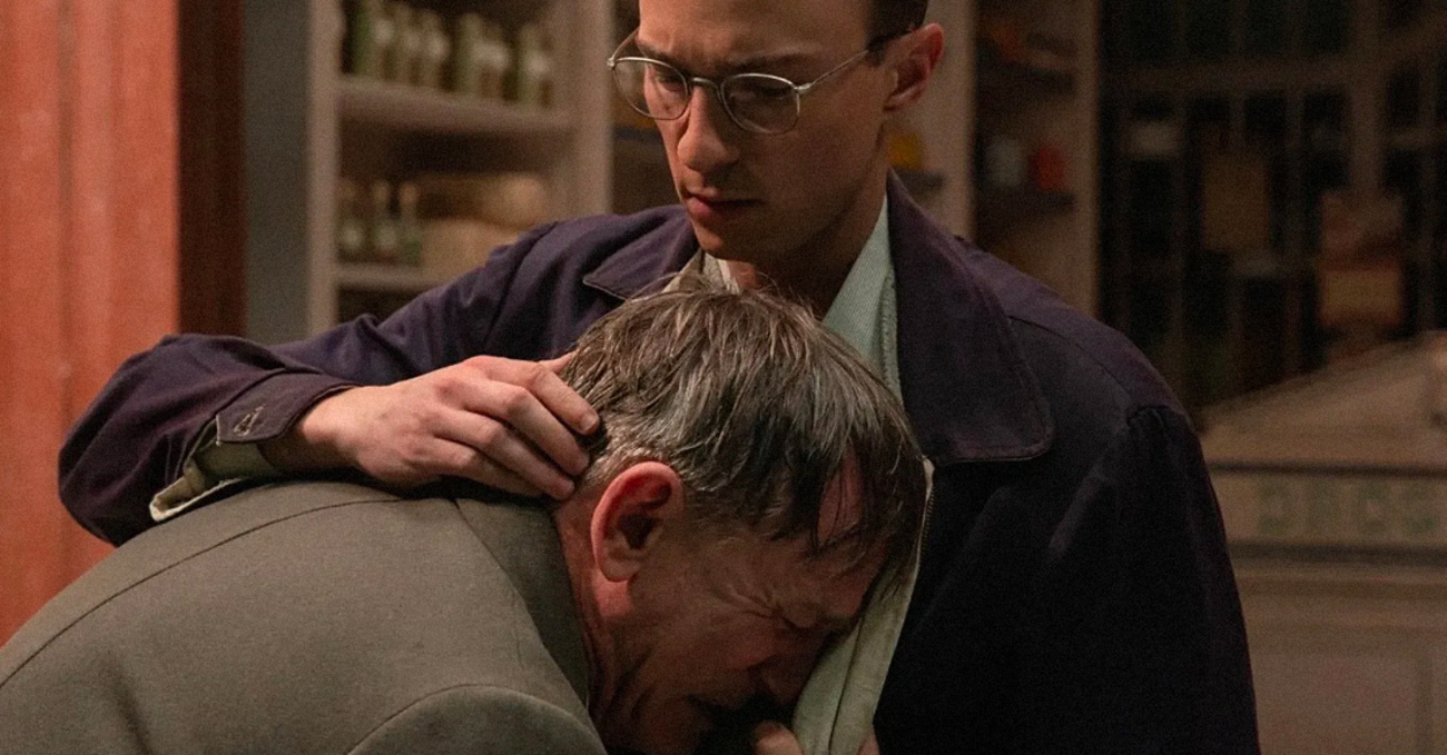 Abbiamo visto Queer (ora al cinema), ma com&rsquo;&egrave;? Un capolavoro mancato. Ecco perch&eacute; Guadagnino si &egrave; &ldquo;contraddetto&rdquo; da solo. E Daniel Craig&hellip;
