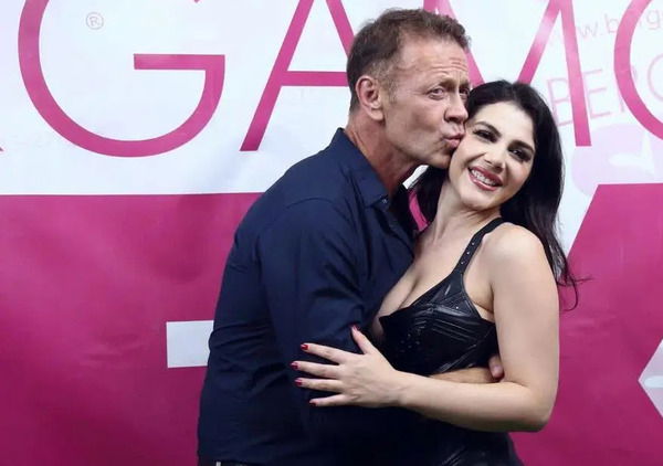 Siffredi accusato di stupro a Le Iene? Parla Valentina Nappi: &ldquo;Queste ragazze non dovrebbero fare por*o. Non vado su un set dove si fa an*le e mi lamento che me l&#039;hanno messo in cu*o&rdquo;. Rocco? &ldquo;Lo ringrazio, spero che&hellip;&rdquo;