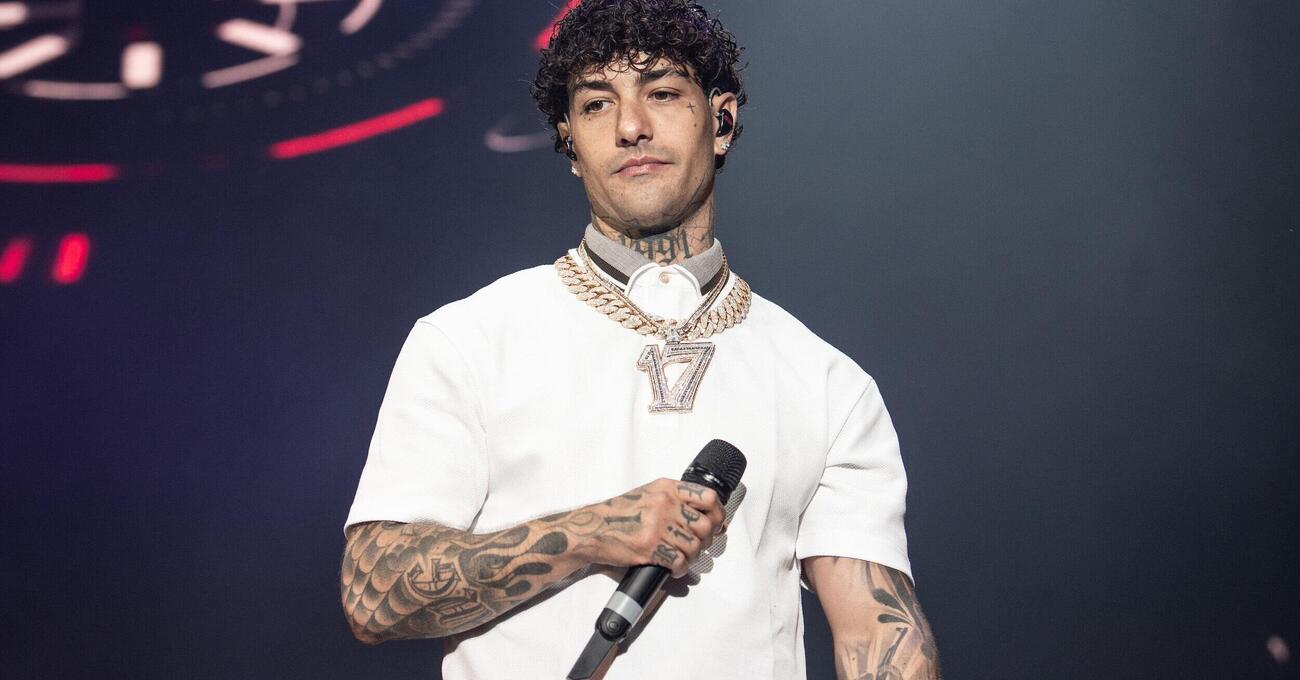 Tony Effe, ma vuoi &#039;na mano a vendere i biglietti? Le date al Circo Massimo e a Fiera Milano per ora sono vuote (piantine di TicketOne alla mano)