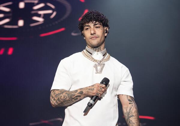 Tony Effe, ma vuoi &#039;na mano a vendere i biglietti? Le date al Circo Massimo e a Fiera Milano per ora sono vuote (piantine di TicketOne alla mano)