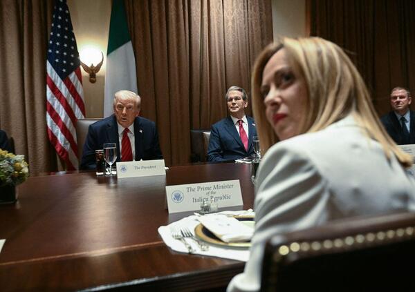 &quot;SHE IS GREAT!&quot;, MA PER CHI? Dopo l&rsquo;incontro tra Giorgia Meloni e Donald Trump abbiamo pi&ugrave; domande che risposte. Ma una le supera tutte: chi ha fregato chi?
