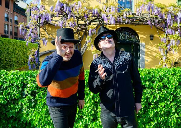 Intervista alcolica con Tonino Carotone e Giulio Wilson: &quot;Un drink per Trump? Liquore alla mela. Fedez? Cafone, un angelo azzurro&quot;. E il disco MondoDivino &egrave; brindisi tra sacro, profano, prigione e Pavarotti&hellip;