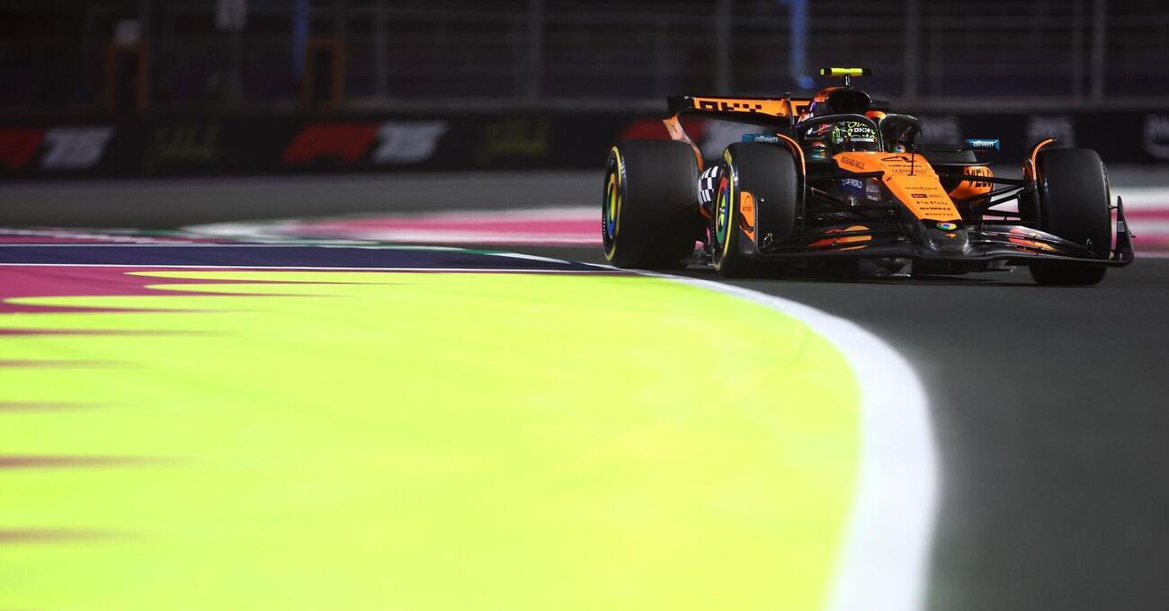 A Jeddah &egrave; legge McLaren, Charles Leclerc fa paura con la Ferrari mentre Lewis Hamilton fatica. La Red Bull invece&hellip; 