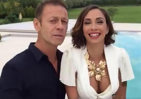 Anche Malena difende Rocco: &ldquo;Non mi sono mai sentita violentata o sfruttata&rdquo;. Un aggettivo su Siffredi? &ldquo;Difficile perch&eacute;&hellip;&rdquo;. E spiega adolescenza e carriera politica