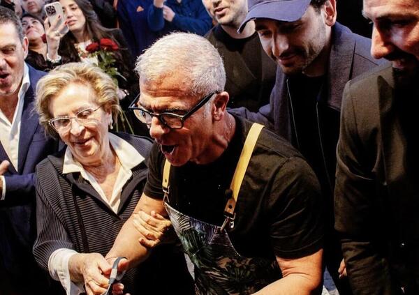 Siamo stati all&#039;inaugurazione dell&#039;Osteria da Fiorella by Max Mariola a Napoli, ma com&#039;era? Tra selfie, spumante, cacio e pepe (niente carbonara) e la promessa di un men&ugrave; da 30 euro ci ha svelato il piatto che dedicherebbe a MOW&hellip;