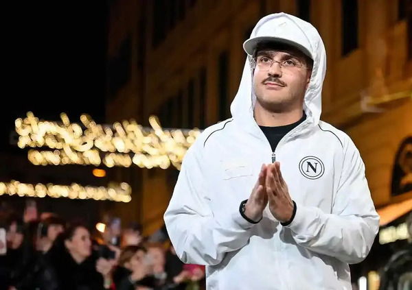 GEOLIER E I SUOI GUAGLIONI. Musica e dialetto napoletano anche in rap, trap e indie: l&rsquo;eterno &ldquo;pizza e mandolino&rdquo; come oppio dei popoli (e scudo per le canzoni)?