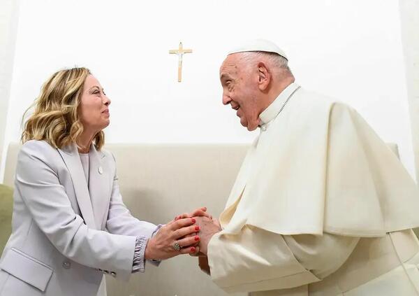 Ma la sinistra e la destra che gi&agrave; si litigano Francesco (chi perch&eacute; pacifista chi perch&eacute; anti-gender) sanno cos&rsquo;&egrave; un Papa? No, non &egrave; un influencer per le vostre battaglie di serie B (per capirlo rileggete Benedetto XVI)