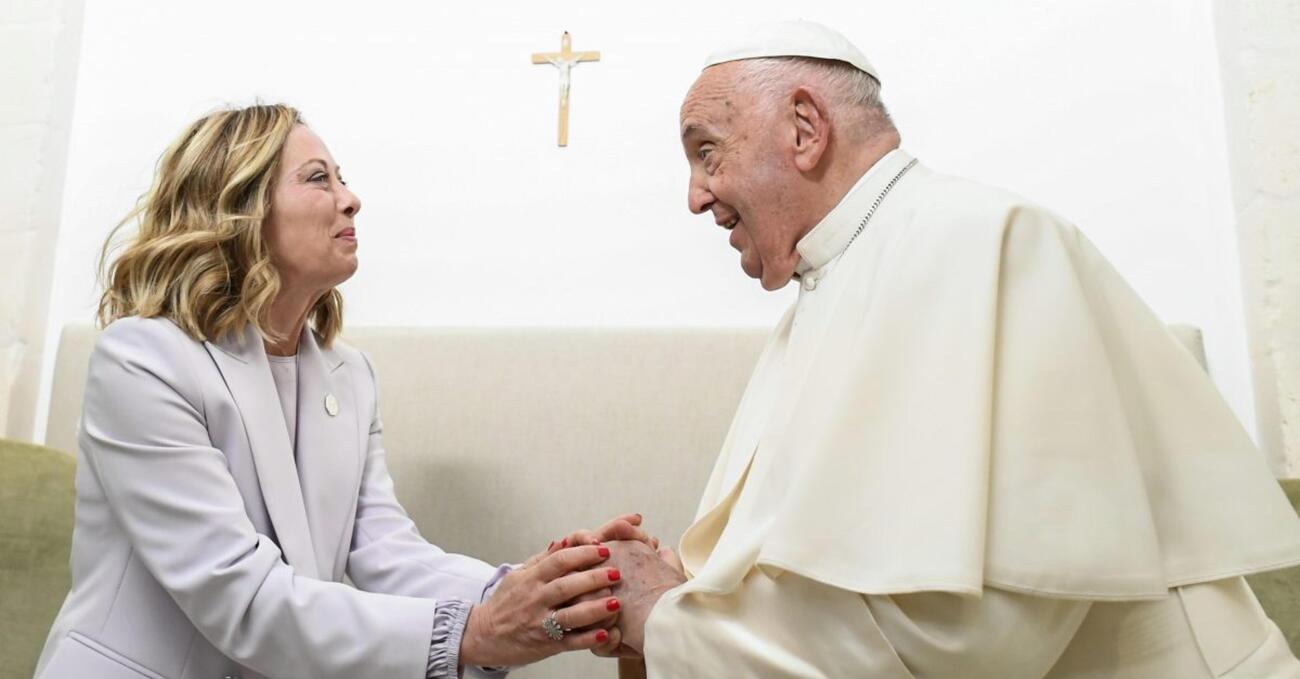 Ma la sinistra e la destra che gi&agrave; si litigano Francesco (chi perch&eacute; pacifista chi perch&eacute; anti-gender) sanno cos&rsquo;&egrave; un Papa? No, non &egrave; un influencer per le vostre battaglie di serie B (per capirlo rileggete Benedetto XVI)