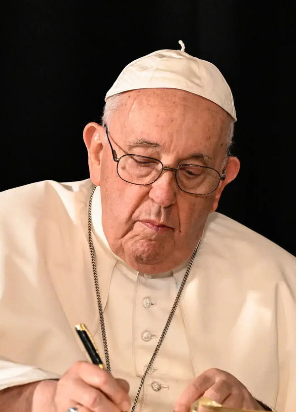 Morte papa Francesco? Blur: &ldquo;Del lutto me ne sbatto&rdquo;: la Kings League gioca. Ma era gi&agrave; successo?