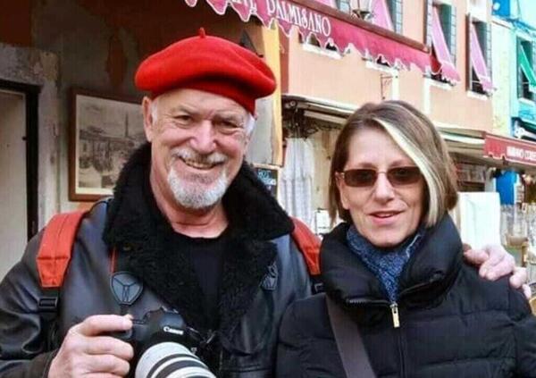 Omicidio Liliana Resinovich, trovato l&rsquo;indizio che potrebbe INCASTRARE il marito Sebastiano: la fibra gialla trovata sul corpo appartiene al maglione che Visintin indossava il giorno della scomparsa? Svolta nel delitto o una coincidenza?
