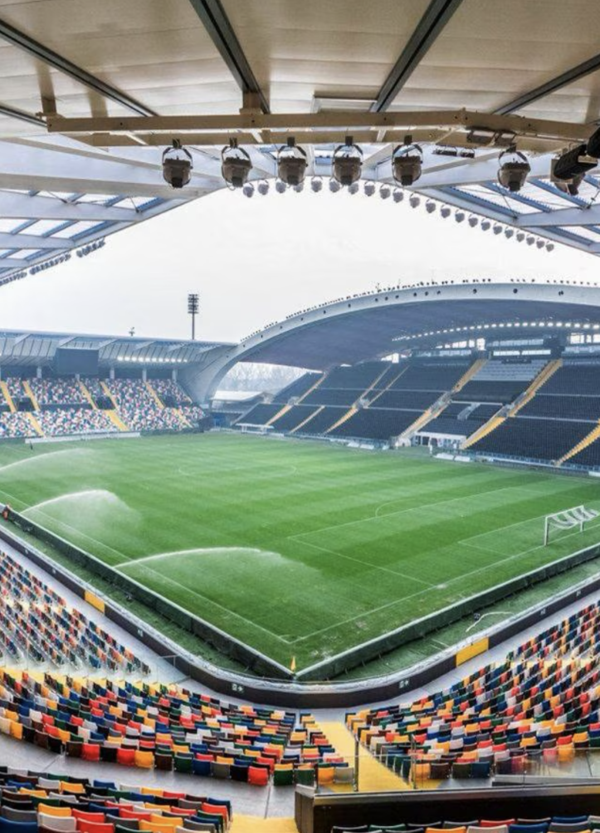 S&igrave;, il calcio muove miliardi, voi per&ograve; preparatevi a lavorare gratis per la Supercoppa europea a Udine
