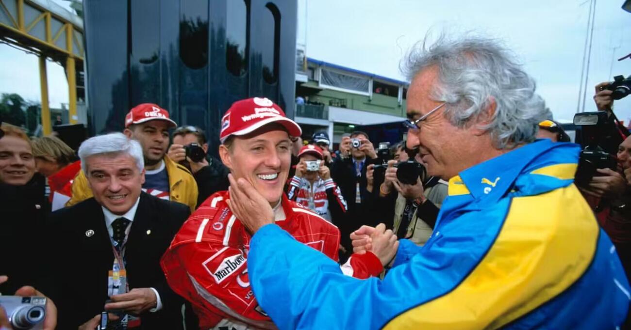 FLAVIO VS THE APPRENTICE. Ecco come Briatore proteggeva Schumacher in Benetton: &ldquo;Sei fuori&rdquo;. Glielo ricorda l&rsquo;ex compagno di Schumi: &ldquo;Mi hai licenziato una volta&hellip;&rdquo;