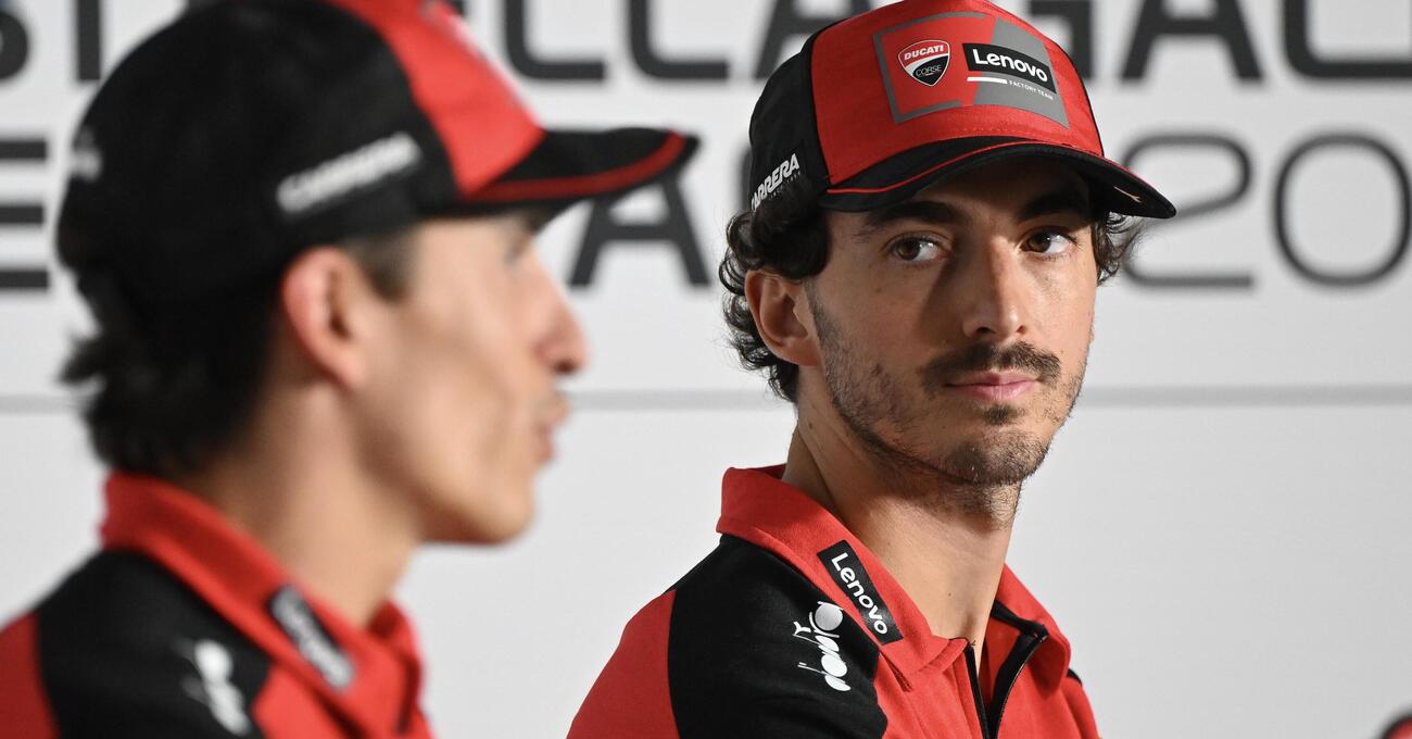 La MotoGP &egrave; planata a Jerez: ci trova Re Marquez, il cartello &ldquo;Dorna Affittasi&rdquo; e le verit&agrave; di Bagnaia: &ldquo;Se le mie parole non venissero storpiate&hellip;&rdquo;