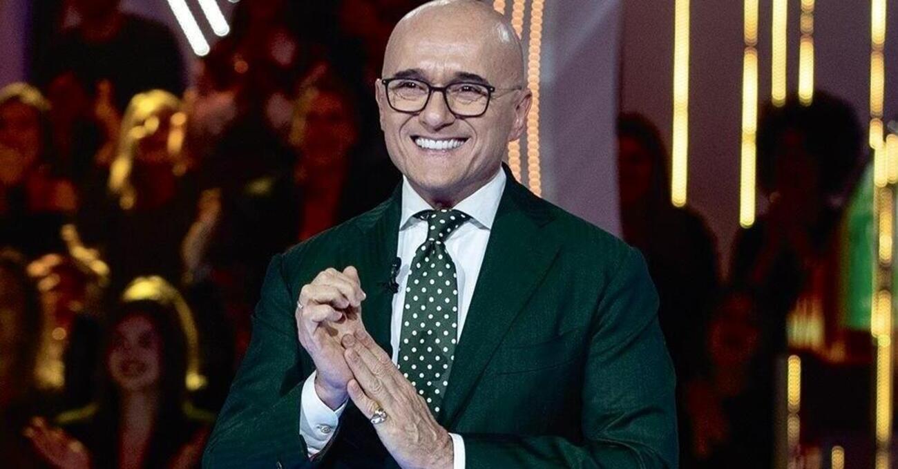 Alfonso Signorini sostituir&agrave; Myrta Merlino? Il ricordo di Papa Francesco con i ragazzi di PizzAut, la ferita aperta di Katia Follesa, De Martino dal cuore grande e Valeria Marini&hellip; A tutto gossip con Alessi