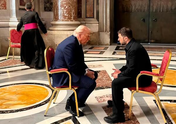 La foto fra Trump e Zelensky ai funerali di Papa Francesco far&agrave; la storia per la pace o per i social? Ecco i principali giornali internazionali: da &quot;un&#039;epifania&quot; (The Guardian) a &quot;senza sviluppi&quot; (Der Spiegel) o da &quot;premio fotografico&quot; (Cadena SER)