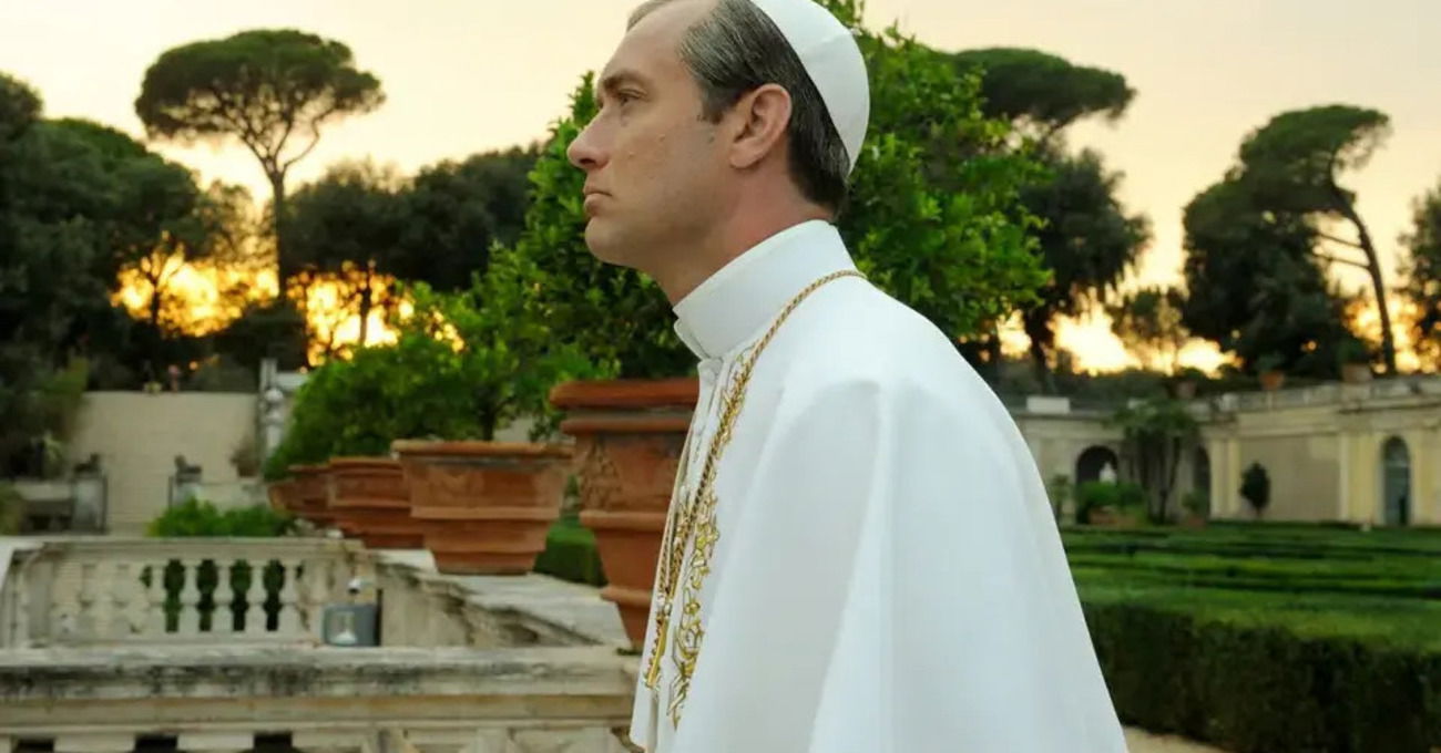 E se il Papa fosse sempre pi&ugrave; della gente e dei media? Ecco perch&eacute; con The Young Pope, Sorrentino ci aveva visto lungo