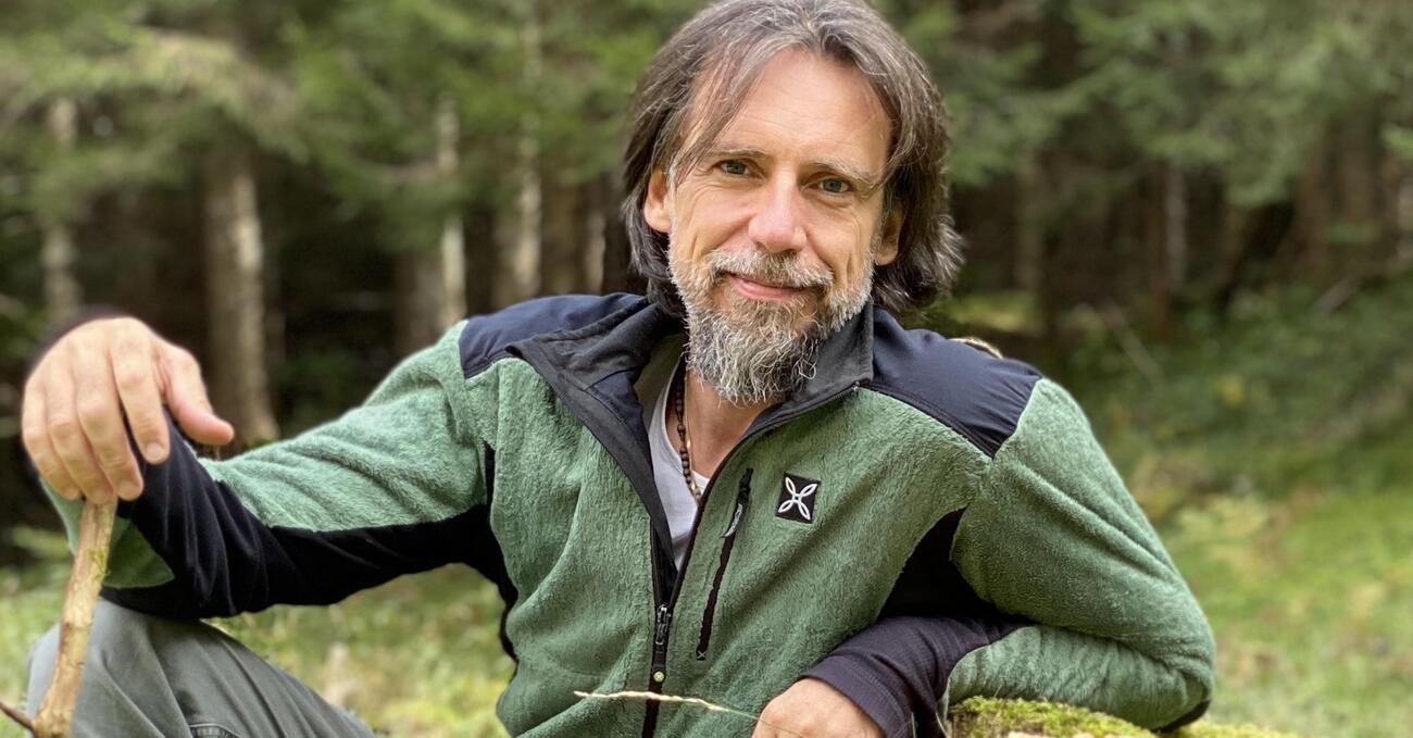 Abbiamo letto &ldquo;Onesto&rdquo; di Francesco Vidotto, uno dei best seller italiani del momento: com&rsquo;&egrave;? Ma davvero Bompiani pubblica i pensierini di un Mauro Corona astemio diventato guru? 