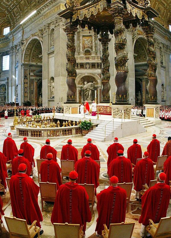 A Roma c&rsquo;&egrave; un cardinale che bara a tennis: magica storia del Conclave tra partite (anche a carte) e...