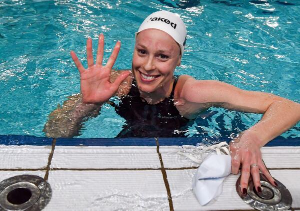 Federica Pellegrini scatenata, a Le Iene spara su tutto: Jannik Sinner e Alex Schwazer (doping), lo scazzo con Thomas Ceccon, l&#039;etichetta di &quot;mangiauomini&quot; e canta Bella stronza. Intanto su Italia 1 tornano le inchieste su Davide Barzan e Rocco Siffredi...