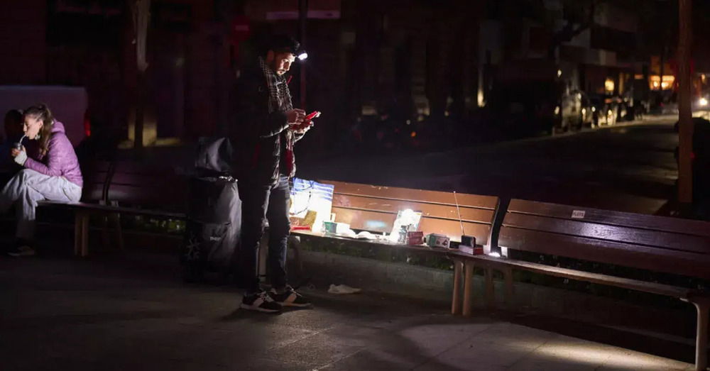 BLACKOUT O ATTENTATO? Matteo Gracis era in Spagna: &quot;Attacco hacker o disastro climatico? Basta poco per mandare in tilt la nostra societ&agrave;&quot;. E sui complotti: &quot;Vederli ovunque &egrave; grave come vederli mai...&quot;