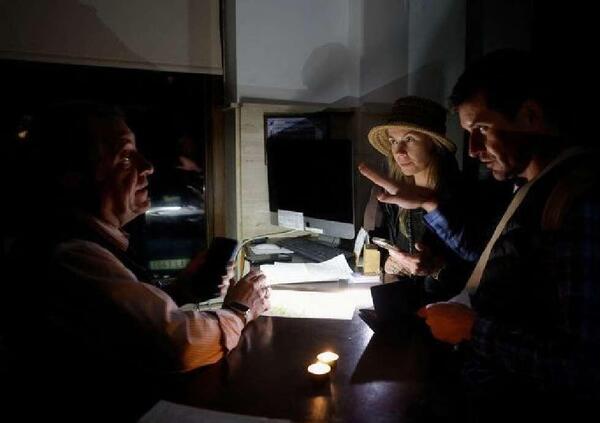 BLACKOUT O ATTENTATO? Matteo Gracis era in Spagna: &quot;Attacco hacker o disastro climatico? Basta poco per mandare in tilt la nostra societ&agrave;&quot;. E sui complotti: &quot;Vederli ovunque &egrave; grave come vederli mai...&quot;