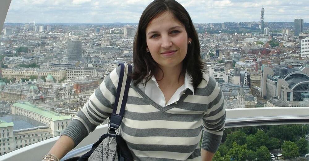 Omicidio Poggi, L&rsquo;ERRORE ASSURDO nelle indagini: com&rsquo;&egrave; possibile che la firma dell&rsquo;assassino di Chiara sul suo pigiama insanguinato sia stata distrutta dai soccorritori? E l&rsquo;impronta di una scarpa da donna? Alberto Stasi potrebbe essere innocente&hellip;