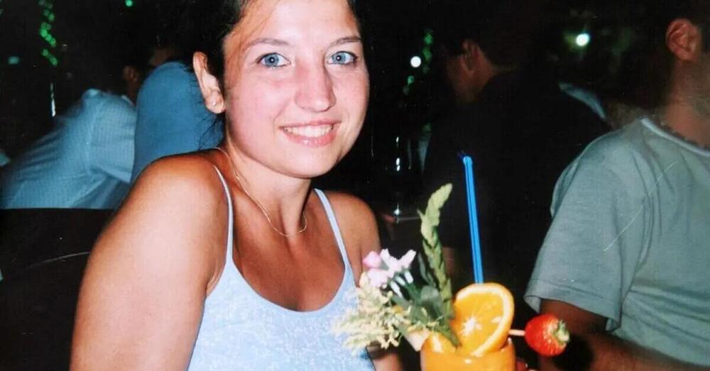 Omicidio Poggi, IL TESTIMONE IGNORATO che potrebbe aver visto l&rsquo;assassina di Chiara: la bici nera, la somiglianza con la cugina Stefania Cappa e lo strano piedistallo da camino. Se fosse questa l&rsquo;arma del delitto di Garlasco che mai &egrave; stata trovata?