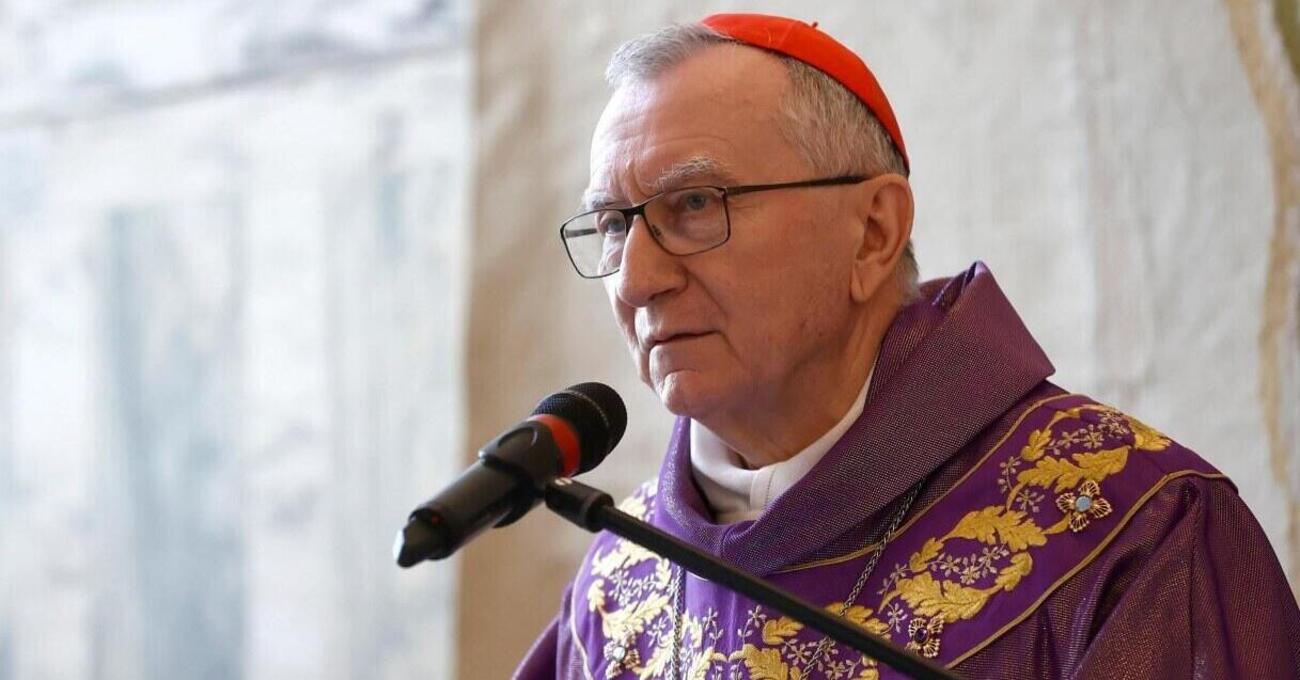 Ma qualcuno vuole screditare il cardinale Parolin al prossimo Conclave? Le indiscrezioni sul (falso) malore, i siti conservatori americani e un nome: quello di Angelo Becciu
